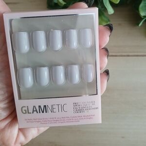Glamnetic Calm & Cool Lilac Gray Nails Short Squoval